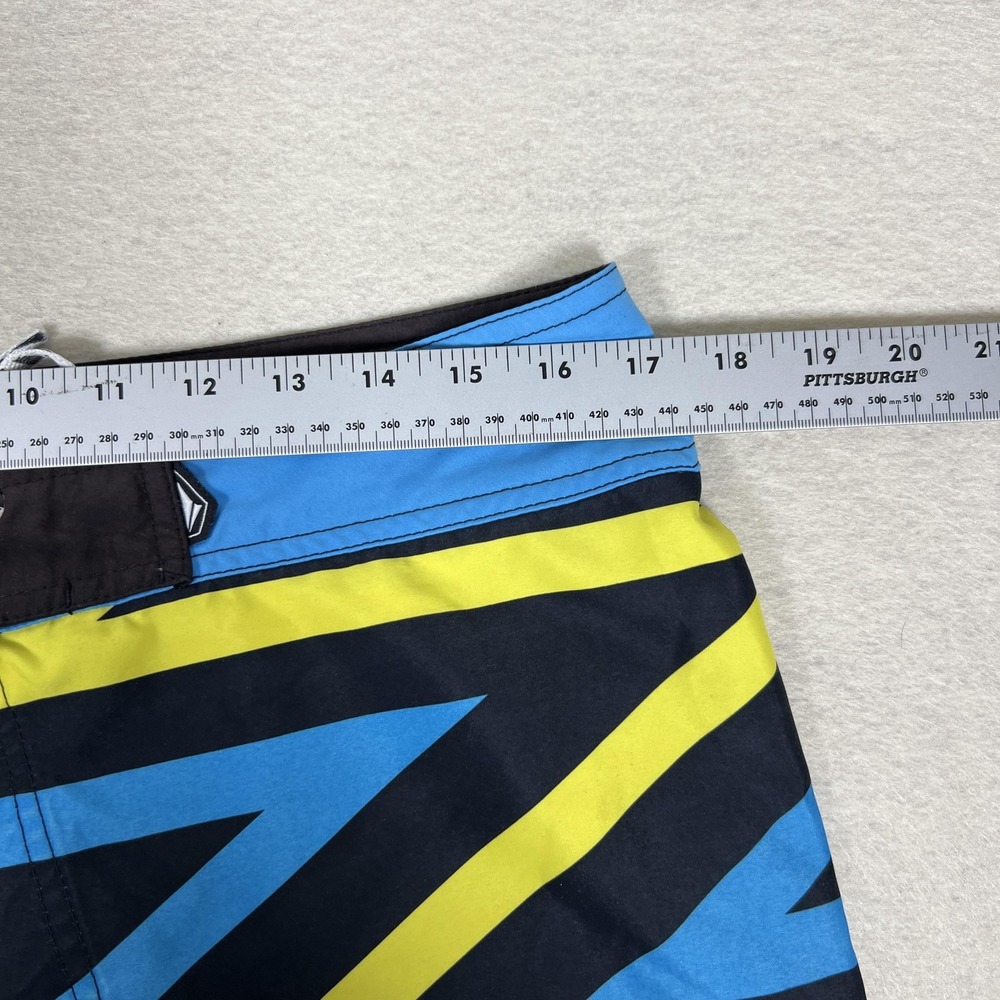 Volcom Board Shorts Mens Size 36 Black Blue Yellow Zigzag Swim Trunks - Picture 5 of 8